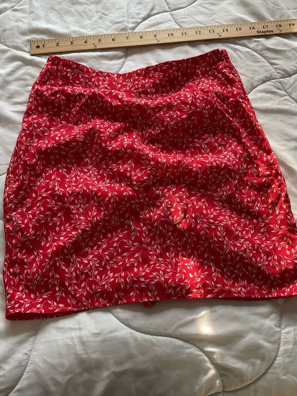Red Floral Drawstring Ruched Mini Skirt - Picture 2 of 8